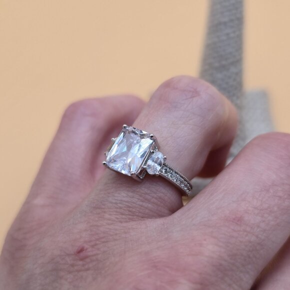 Size 6.5 Sterling Silver Emerald Cut Cubic Zirconia Gem Band Ring A4967 - Picture 5 of 9